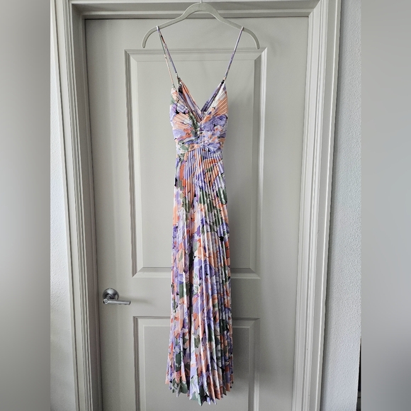 NWT ASTR the Label Blythe Floral Plisse Midi Dress | Coral Multi | Size M - Picture 4 of 8